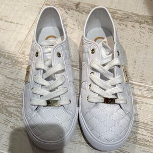 Guess White Quilted Women's Sneakers like new! 🤍